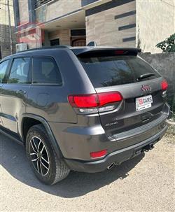 جیپ گراند شیرۆکی